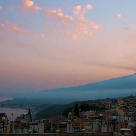 Teatro Greco Balcony Apartment *