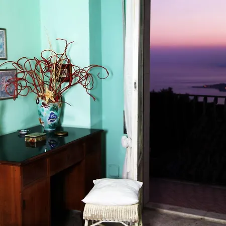 Teatro Greco Balcony Apartment *